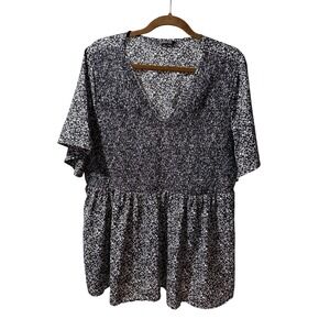 BloomChic Black White Ditsy Floral Smocked Peplum Top Plus Size 18-20 V-Neck